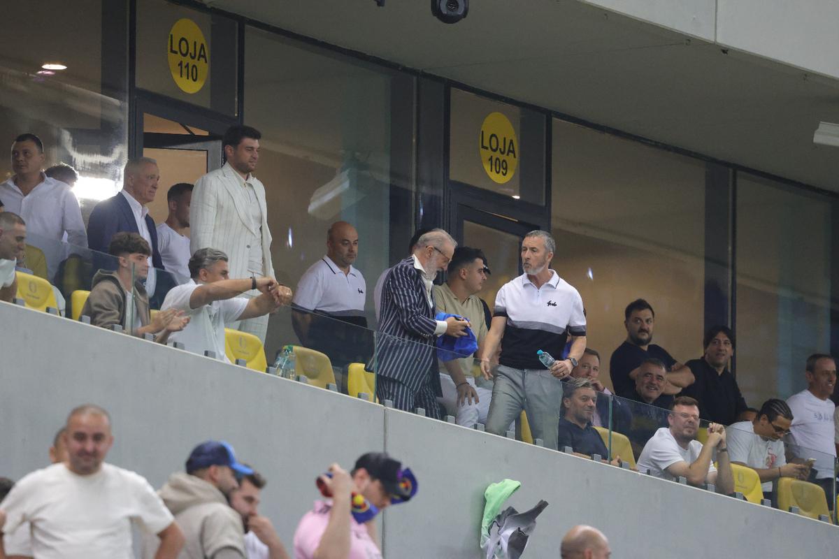 Ce a făcut Gigi Becali, la pauza partidei dintre FCSB și Aberdeen // foto: Ionuț Iordache