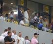 Ce a făcut Gigi Becali, la pauza partidei dintre FCSB și Aberdeen // foto: Ionuț Iordache