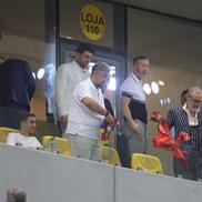 Ce a făcut Gigi Becali, la pauza partidei dintre FCSB și Aberdeen // foto: Ionuț Iordache