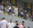 Ce a făcut Gigi Becali, la pauza partidei dintre FCSB și Aberdeen // foto: Ionuț Iordache