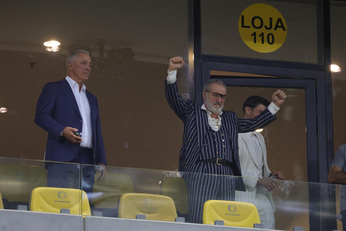 Ce a făcut Gigi Becali, la pauza partidei dintre FCSB și Aberdeen // foto: Ionuț Iordache