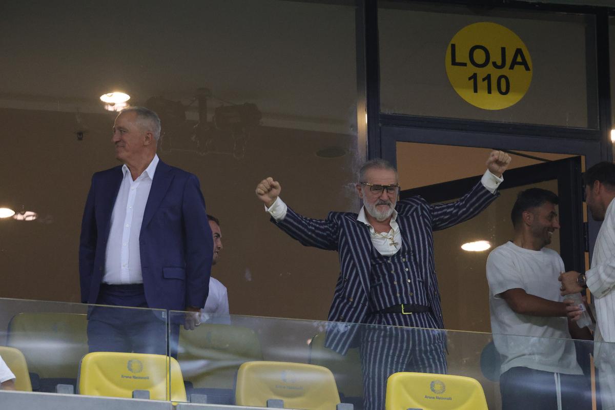 „Este o bestie. Arată senzațional!” » Ilie Dumitrescu, fascinat de fotbalistul Universității Craiova
