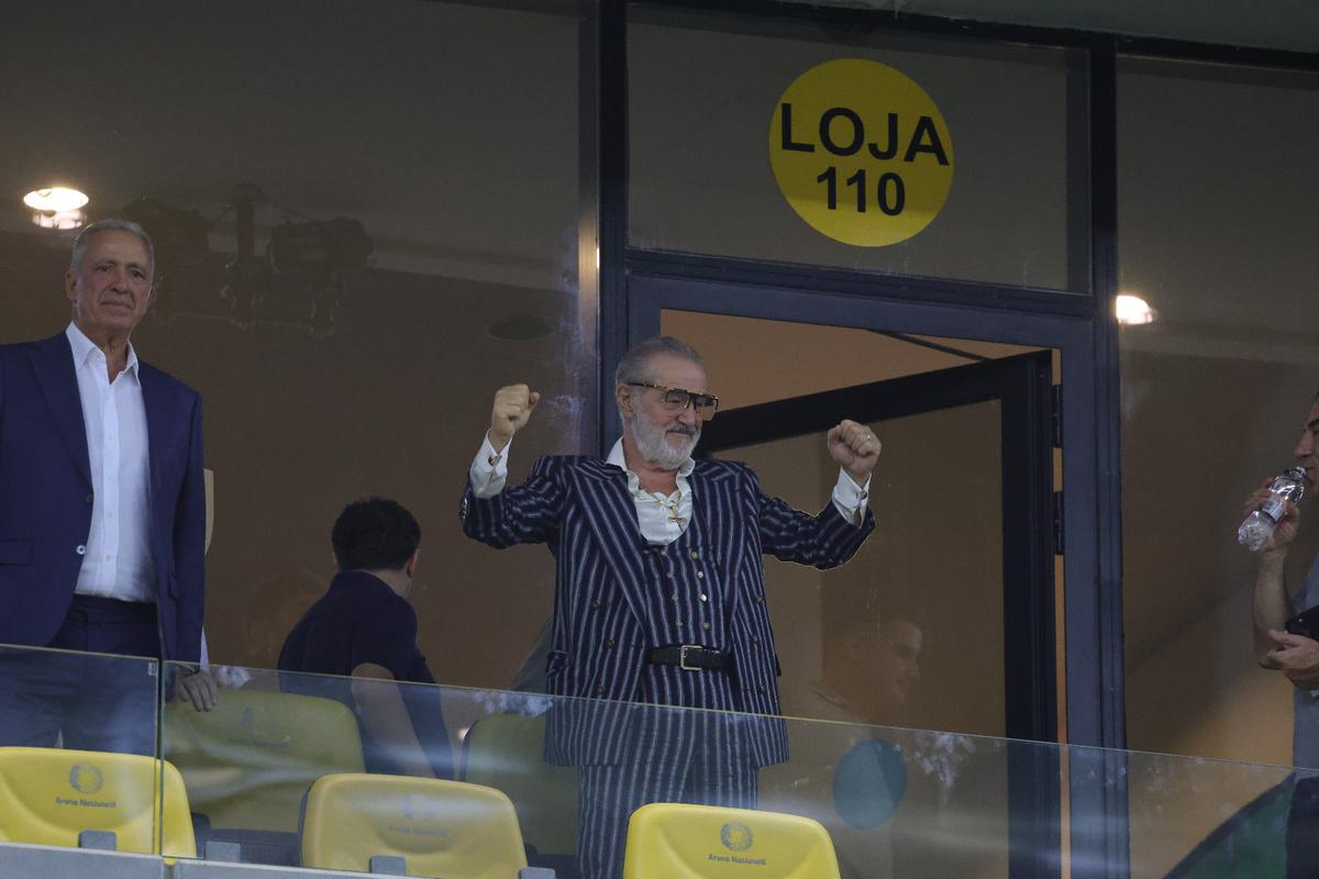 Ce a făcut Gigi Becali, la pauza partidei dintre FCSB și Aberdeen // foto: Ionuț Iordache