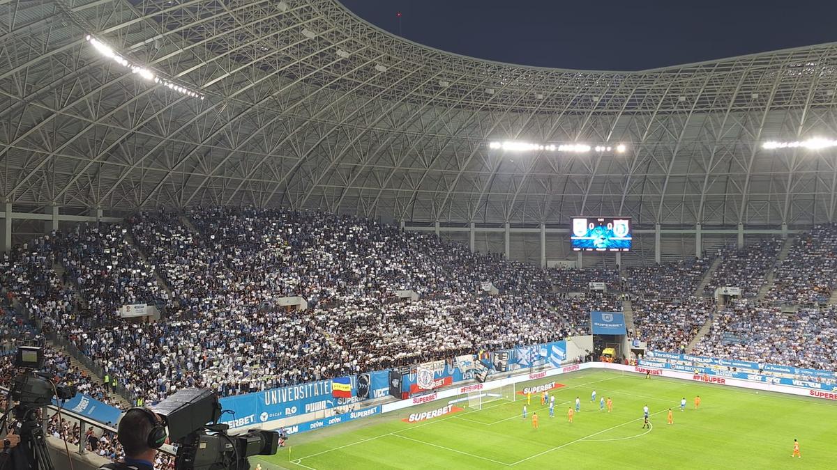 „F**k UEFA!” » Scenografie ȘOCANTĂ în Peluza Nord, la Craiova - Istanbul Bașakșehir. De unde furia oltenilor