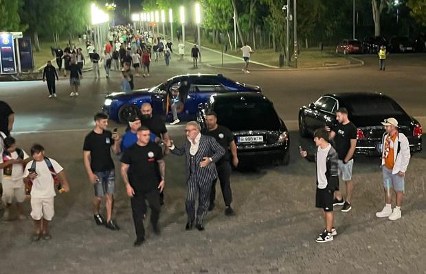 Cum a apărut Gigi Becali la FCSB - Aberdeen