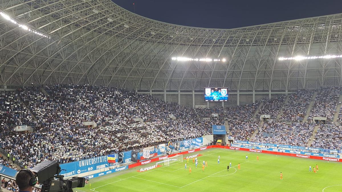 Suporterii oltenilor, coregrafie ȘOCANTĂ, înainte de Universitatea Craiova - Istanbul Bașakșehir: „F**k UEFA!”