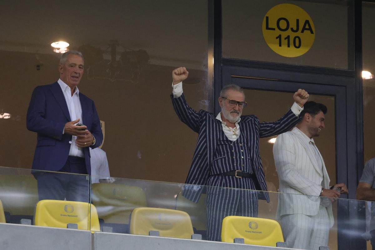 Ce a făcut Gigi Becali, la pauza partidei dintre FCSB și Aberdeen // foto: Ionuț Iordache