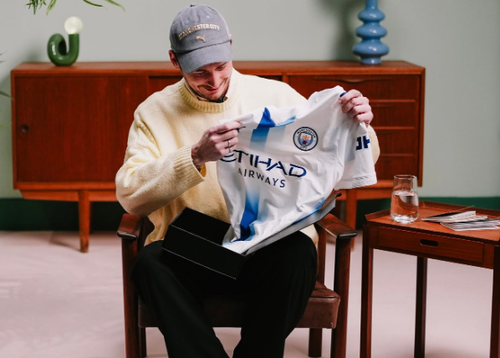 Elliott este fanul care a câștigat concursul Puma AI Creator pentru a crea noul tricou al lui Manchester City / Foto: Instagram