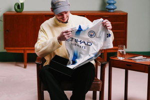 Manchester City își îmbracă starurile cu inteligența artificială » Fanii au dat concurs pentru designul noului tricou!