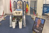 Sicriul cu trupul neînsuflețit al lui Nae Ungureanu, depus la stadionul „Ion Oblemenco”. Mesajul sfâșietor care îi întâmpină pe fani
