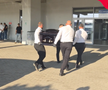 Sicriul cu trupul neînsuflețit al lui Nae Ungureanu, depus la stadionul „Ion Oblemenco”. Mesajul sfâșietor care îi întâmpină pe fani