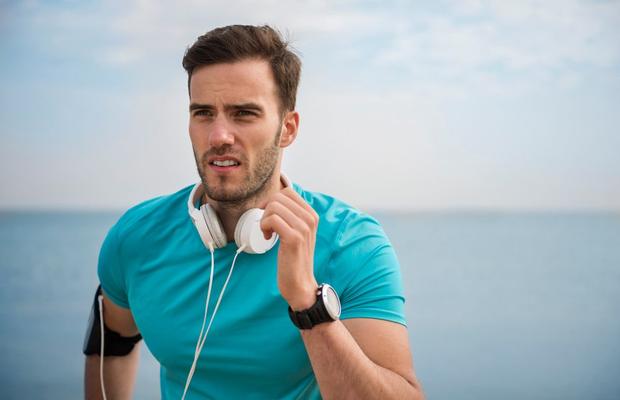 Parfumul potrivit în funcție de sportul pe care îl practici: ghidul olfactiv pentru bărbatul activ