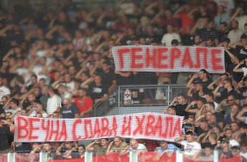 Bannerul afișat de ultrașii de la Steaua Roșie Belgrad și distribuit de oficialii echipei // foto: X