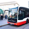 Șefii clubului HEBC Hamburg au închiriat un autobuz de linie pentru meciul cu Borussia Dortmund / Foto: Imago
