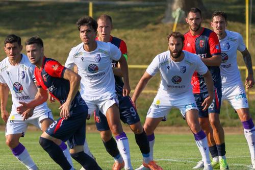 Rober Sierra, al doilea în tricou alb, din dreapta / Sursă foto: Facebook@ FC Argeș