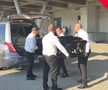 Sicriul cu trupul neînsuflețit al lui Nae Ungureanu, depus la stadionul „Ion Oblemenco”. Mesajul sfâșietor care îi întâmpină pe fani
