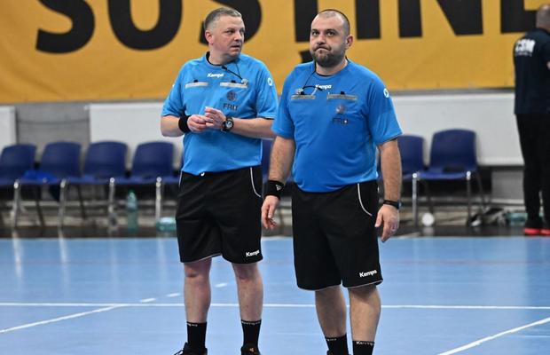 FRH i-a sancționat drastic pe arbitrii din duelul Gloria Bistrița – CSM București: „Greșita aplicare a regulilor de joc”