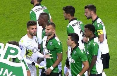FOTO Gafă amuzantă făcută de Sporting » Au uitat să-l includă pe portarul debutant în poza de grup