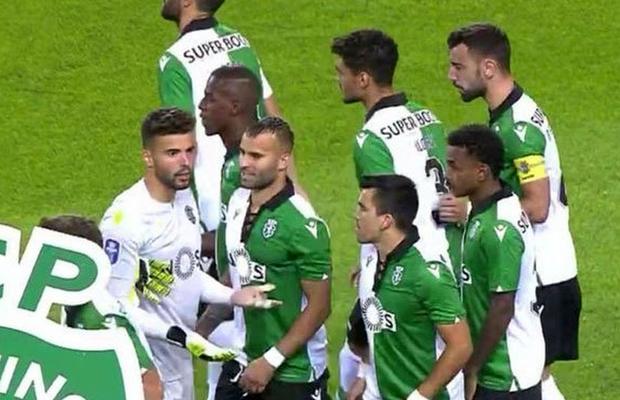 FOTO Gafă amuzantă făcută de Sporting » Au uitat să-l includă pe portarul debutant în poza de grup