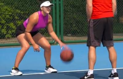 VIDEO Bianca Andreescu știe și baschet! Cum a fost surprinsă la antrenament :)