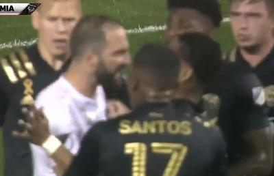 VIDEO Debut de coșmar pentru Higuaín în MLS: penalty ratat, scandal pe teren și aproape de eliminare!