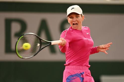 Simona Halep în acțiune la Paris FOTO Guliver/GettyImages