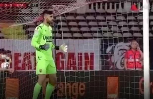 Gafă uluitoare la Dinamo - UTA » Ce mesaje despre FCSB și Craiova au apărut pe grafica TV