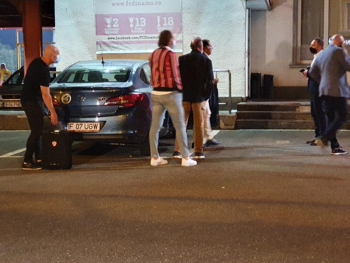 DINAMO - UTA 0-1. FOTO Pablo Cortacero, ședință în parcare după înfrângere! Cu cine a discutat șeful „câinilor”