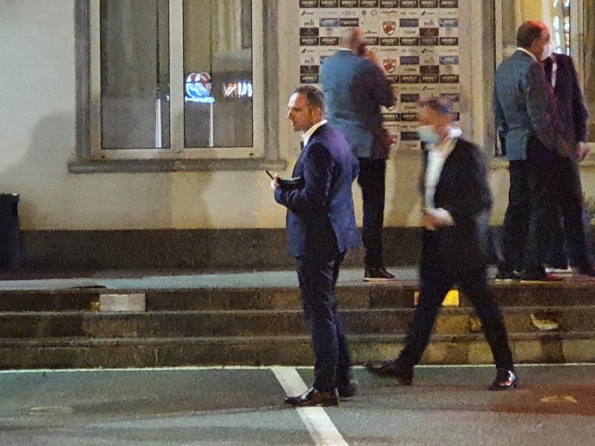 DINAMO - UTA 0-1. FOTO Pablo Cortacero, ședință în parcare după înfrângere! De la cine a cerut explicații șeful „câinilor”