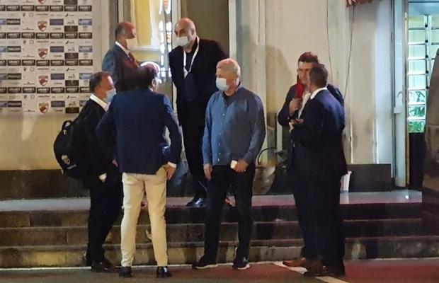 DINAMO - UTA 0-1. FOTO Pablo Cortacero, ședință în parcare după înfrângere! De la cine a cerut explicații șeful „câinilor”