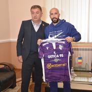 FC Argeș i-a prezentat pe Iasmin Latovlevici și Kehinde Fatai // foto: Facebook @ Fotbal Club Arges Pitesti