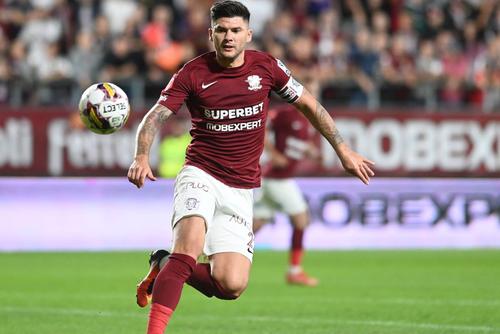 Cristian Săpunaru (38 de ani), căpitanul Rapidului, va sta doar o etapă după incidentele de la meciul giuleștenilor cu FCU Craiova, 0-1. Ion Crăciunescu (72) a ironizat sancțiunea derizorie primită de „Săpun” și a taxat Federația.