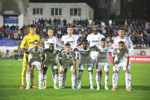 Romario Benzar (pe rândul de jos, al doilea de la dreapta la stânga)/ foto: Ionuț Tăbutoc (GSP)