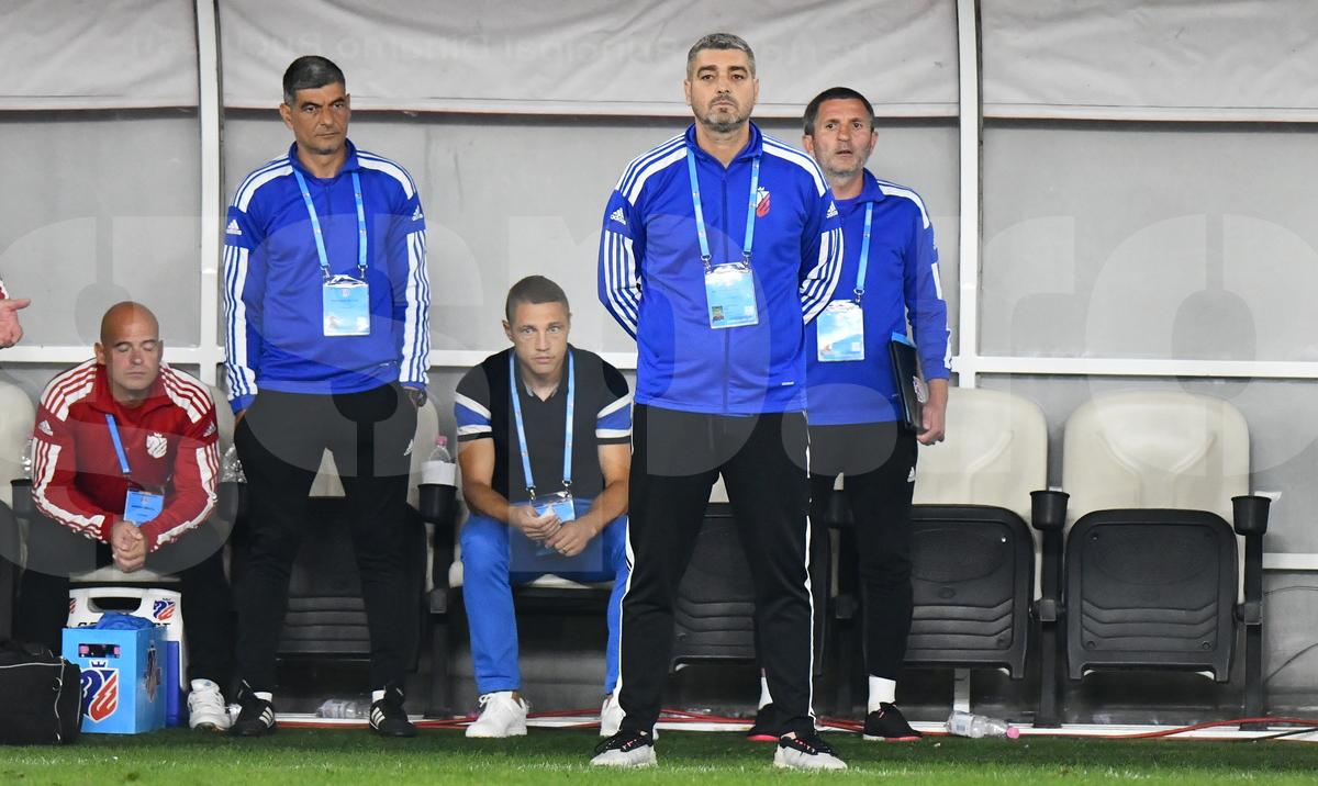 Detaliul incredibil surprins de fotoreporterul GSP la Dinamo - Botoșani » Ce apare pe legitimația lui Ciobotariu