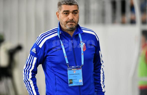 Detaliul incredibil surprins de fotoreporterul GSP la Dinamo - Botoșani » Ce apare pe legitimația lui Ciobotariu