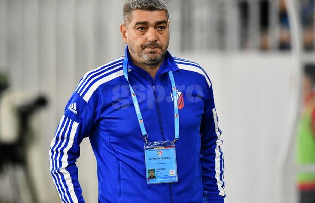 Detaliul incredibil surprins de fotoreporterul GSP la Dinamo - Botoșani » Ce apare pe legitimația lui Ciobotariu