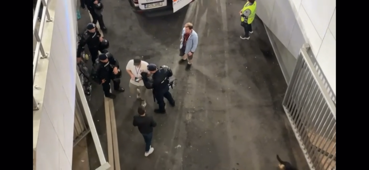 Gest HULIGANIC în Giulești » Atac îngrozitor la adresa siguranței presei! Jurnalist bruscat de un impresar care purta o legitimație a clubului din Superligă: „Dormiți!”