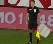Într-un răspuns pentru GSP.ro, Jandarmeria București, a precizat că suporterul care a aruncat cu un scaun spre un arbitru asistent în meciul Dinamo - FC Botoșani, scor 2-2, este căutat.