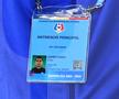 Detaliul incredibil surprins de fotoreporterul GSP la Dinamo - Botoșani » Ce apare pe legitimația lui Ciobotariu