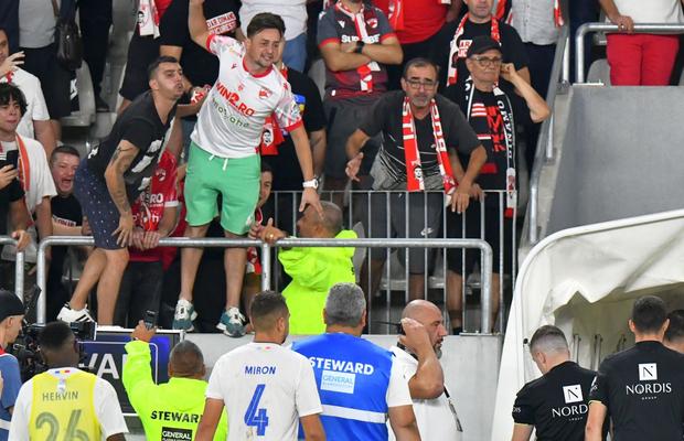„Nu poți să stai ca la teatru și să aplauzi!” » Sare în apărarea suporterilor lui Dinamo: „Eu îi felicit!”