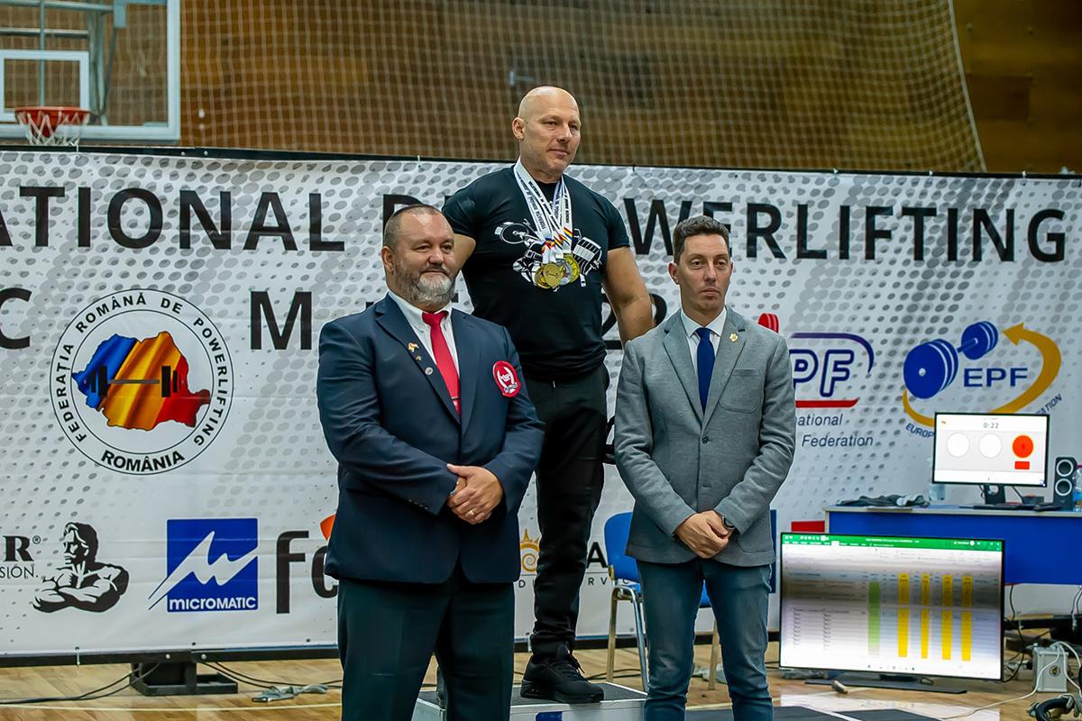 Secretele dezvoltării masei musculare, de la un campion la powerlifting: exercițiile ideale, cele mai mari greșeli + alimentul-minune pentru mușchi care costă doar doi lei