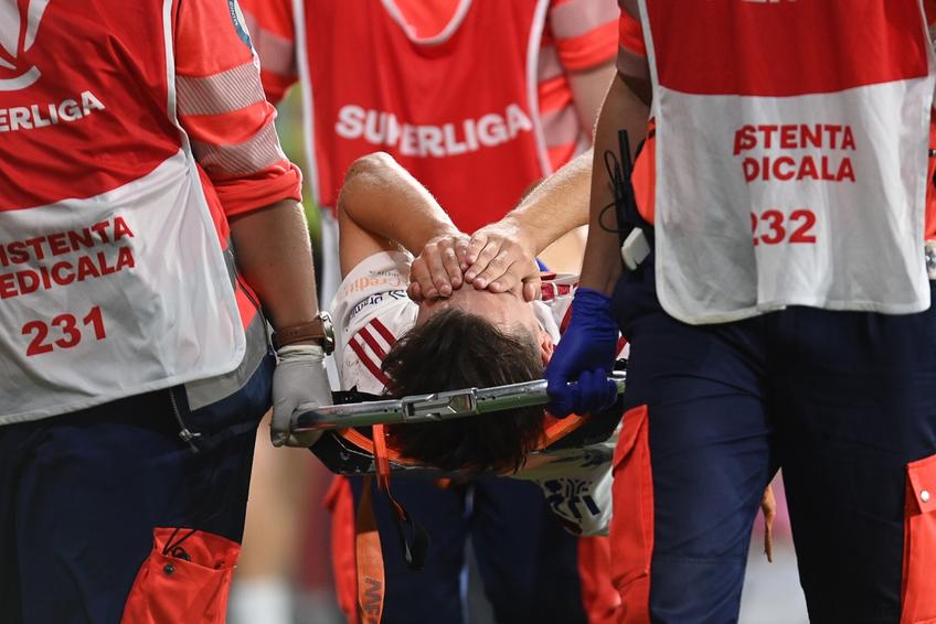Cristian Chira (22 de ani), mijlocașul debutant în primul „11” al Oțelului, a suferit o accidentare groaznică în prima repriză a duelului cu Rapid, din runda cu numărul 11 din Superligă.