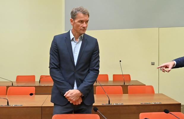 Fostul mare internațional și-a aflat pedeapsa, după ce i-a distrus garajul unui vecin cu o drujbă » Motivul din spatele gestului șocant
