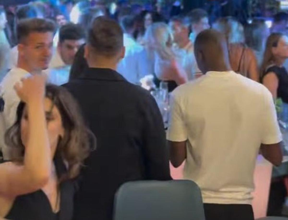 Dinamoviștii și oltenii, distracție în club