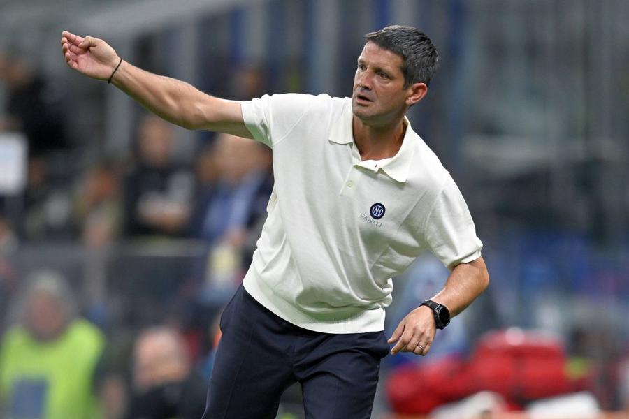 Cristi Chivu, antrenorul lui Inter/ foto Imago Images Mesajul transmis de Chivu înaintea partidei cu Slavia: „Am un grup de bărbați adevărați și cu 22 de titulari”