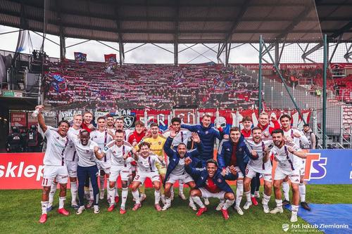 Rakow, victorie în campionat după 4 meciuri, înaintea partidei cu Universitatea Craiova. FOTO: Instagram @rakowczestochowa