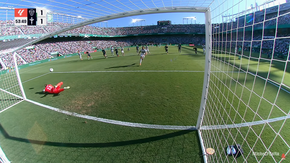 Ionuț Radu a apărat un penalty în Elche - Celta Vigo