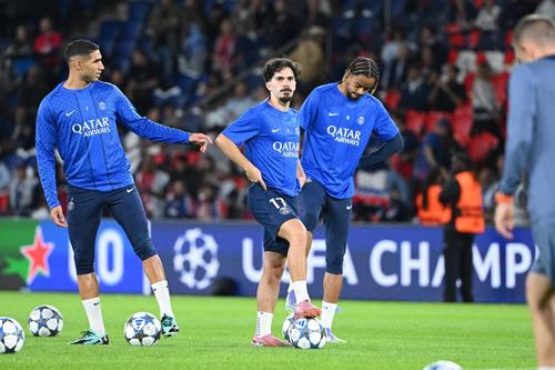 Vitinha (centru), alături de Achraf Hakimi (stânga) și Bradley Barcola (dreapta). FOTO: Imago