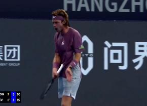 Andrey Rublev, un nou gest reprobabil pe terenul de tenis » Rusul a lovit obiecte și a început să sângereze
