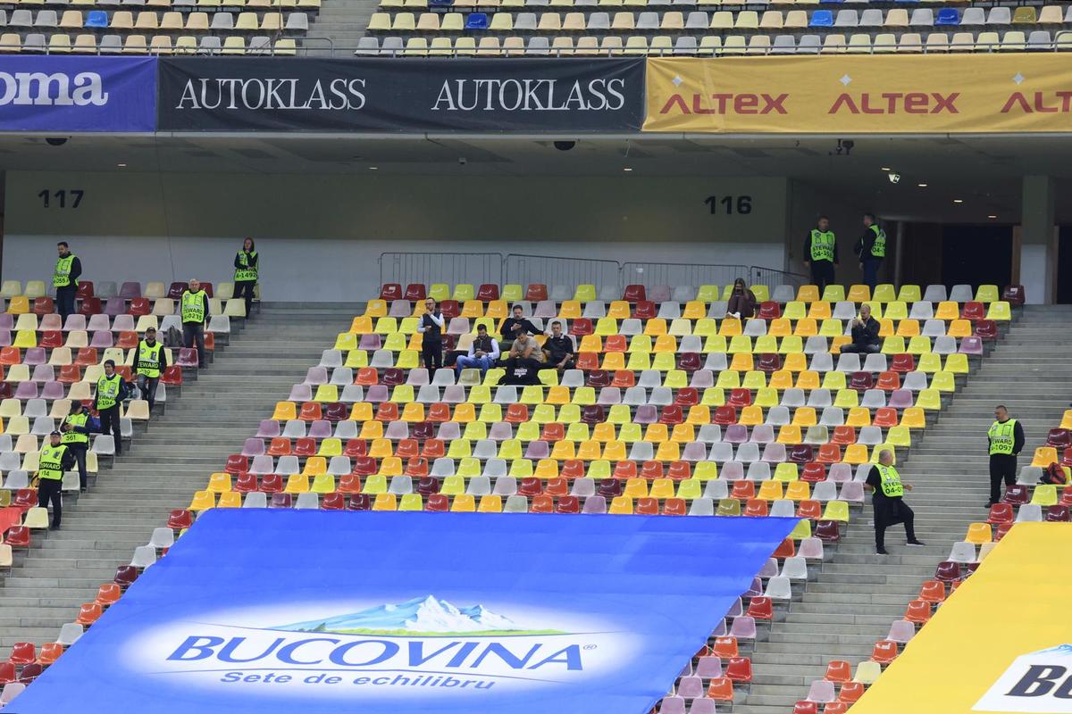 De ce au fost fani în tribune la România - Bosnia, deși UEFA a interzis accesul spectatorilor